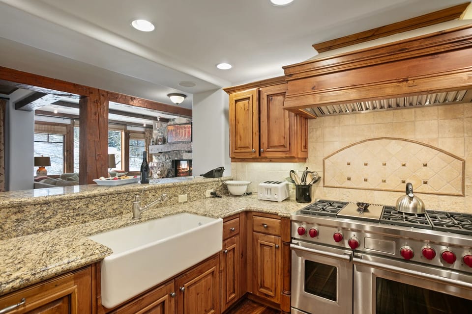 Condo, 3 Bedrooms | Private kitchen | Coffee/tea maker, fridge, oven, toaster