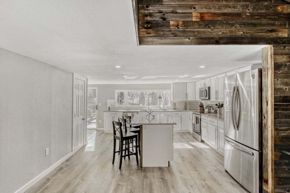 Cabin, 3 Bedrooms | Private kitchen | Coffee/tea maker, fridge, oven, toaster