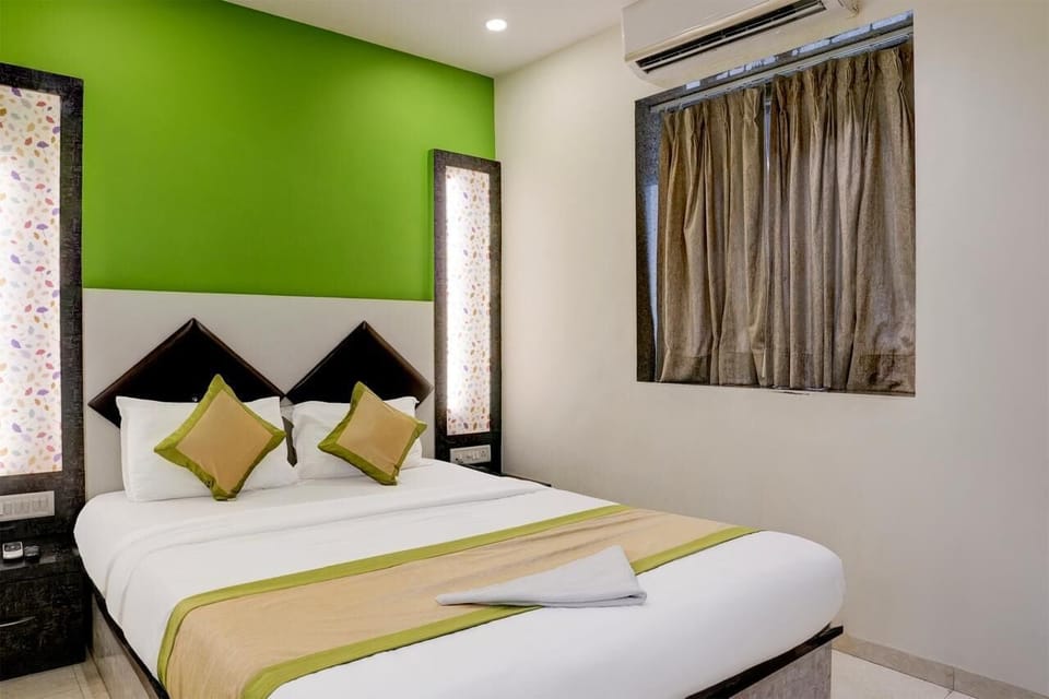 Double or Twin Room | Desk, laptop workspace, free WiFi