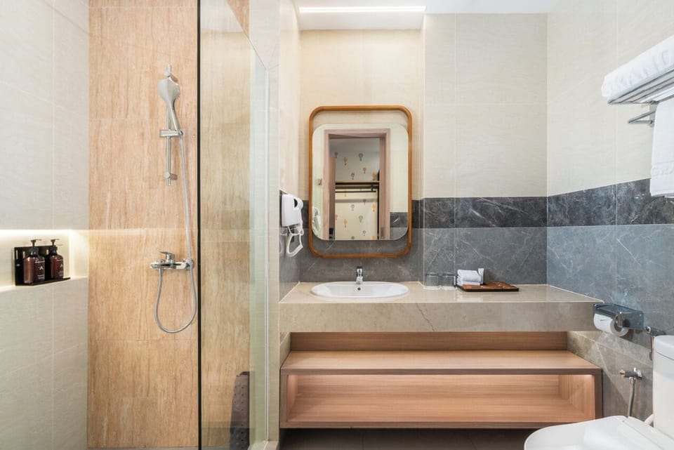 Deluxe Double or Twin Room, Pool View | Bathroom | Hair dryer, towels, soap, shampoo