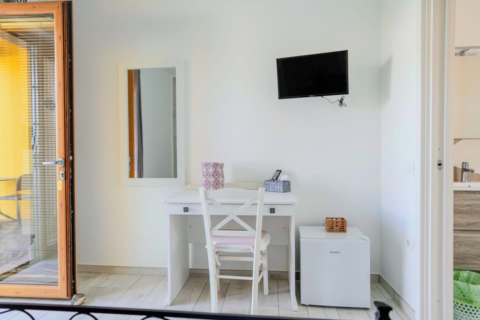 Desk, free WiFi