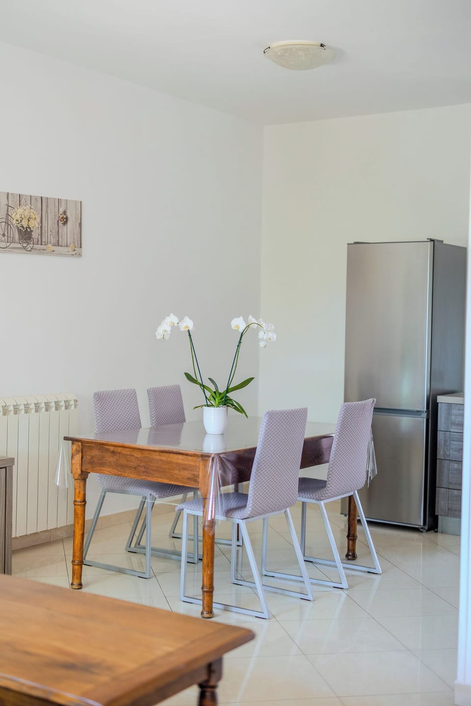 Full-size fridge, microwave, oven, stovetop