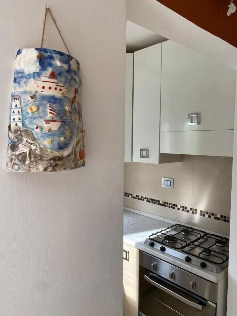 Deluxe Apartment | Private kitchen | Fridge, oven, stovetop, cookware/dishes/utensils