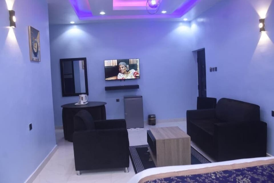 Economy Room, Balcony, City View | Interior
