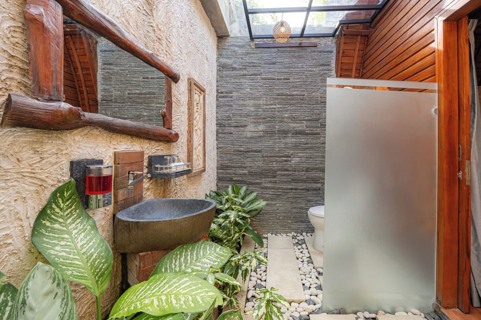 Deluxe Room | Bathroom
