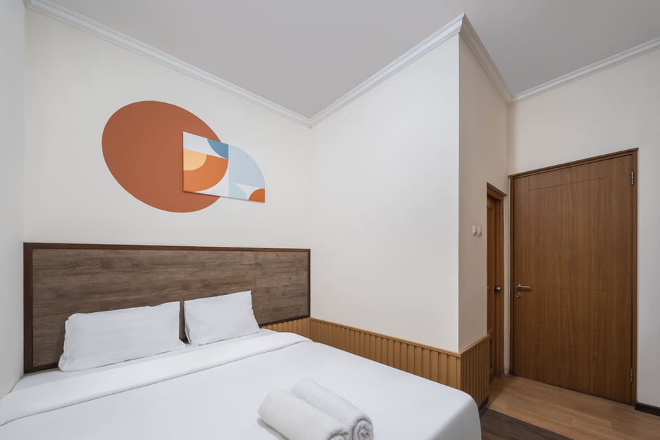 Standard Room, 1 Queen Bed | Free WiFi