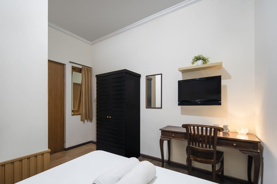 Standard Room, 1 Queen Bed | Free WiFi