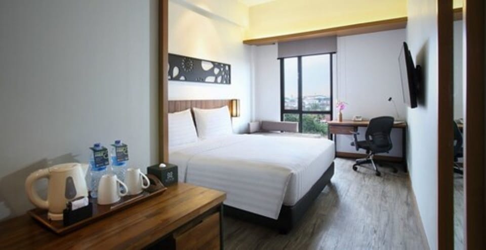 In-room safe, desk, cribs (free), WiFi (free)