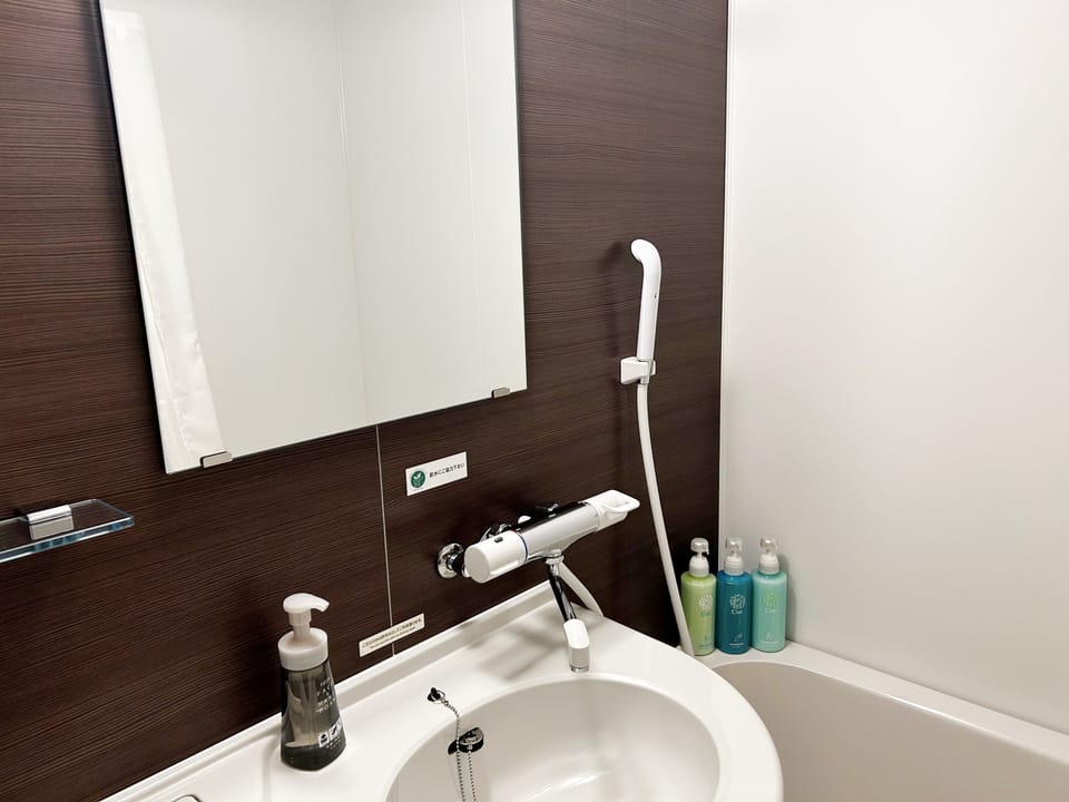 Combined shower/tub, deep soaking tub, free toiletries, hair dryer