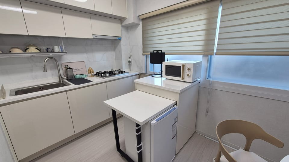 Full-size fridge, microwave, cookware/dishes/utensils