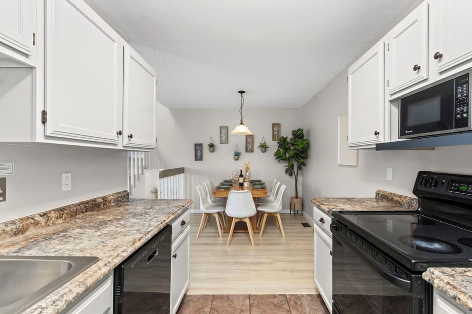 House, Multiple Beds, Kitchen, Garden View | Private kitchen