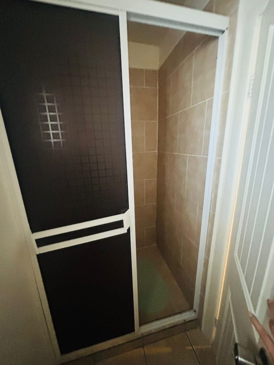 Comfort Triple Room | Bathroom | Shower, towels, soap, shampoo