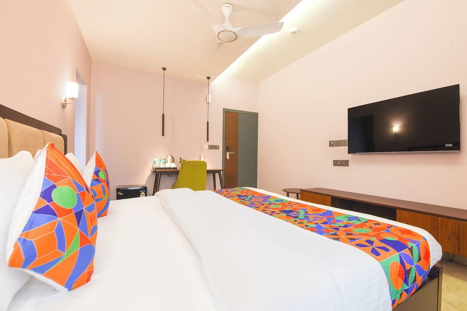 Egyptian cotton sheets, premium bedding, in-room safe, free WiFi