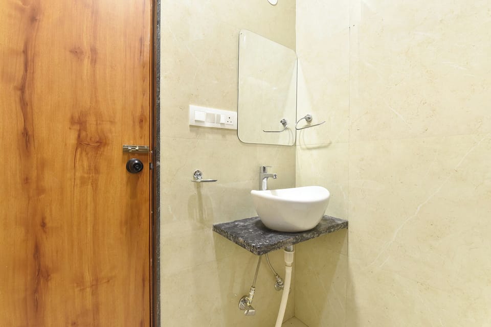 Shower, rainfall showerhead, towels