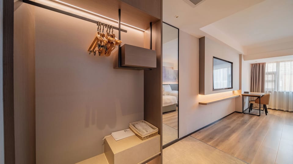 Superior Twin Room | Premium bedding, minibar (free items), blackout drapes, WiFi (free)