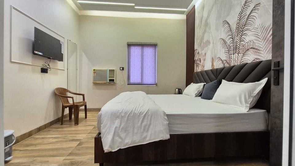 Deluxe Double Room | Laptop workspace, free WiFi