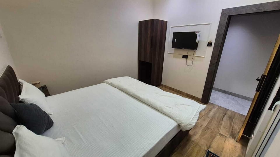 Deluxe Double Room | Laptop workspace, free WiFi