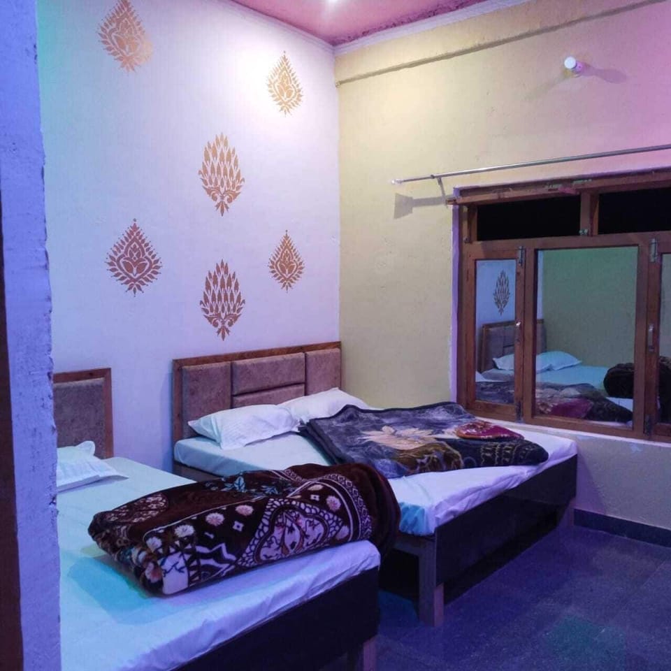 Rollaway beds, free WiFi, bed sheets