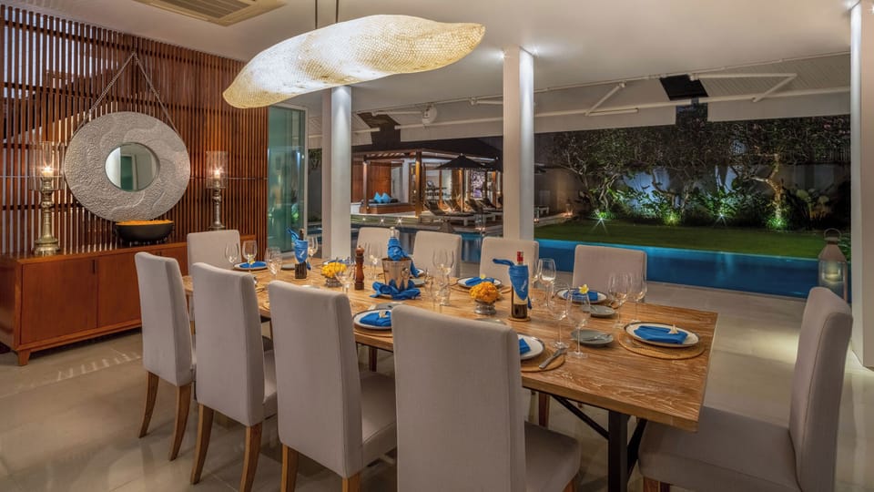Executive Room, 5 Bedrooms, Garden View | Dining