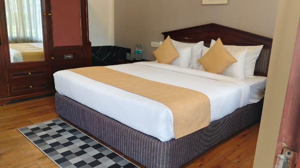 Cottage, Balcony, Garden View | In-room safe, iron/ironing board (on request), WiFi (free)