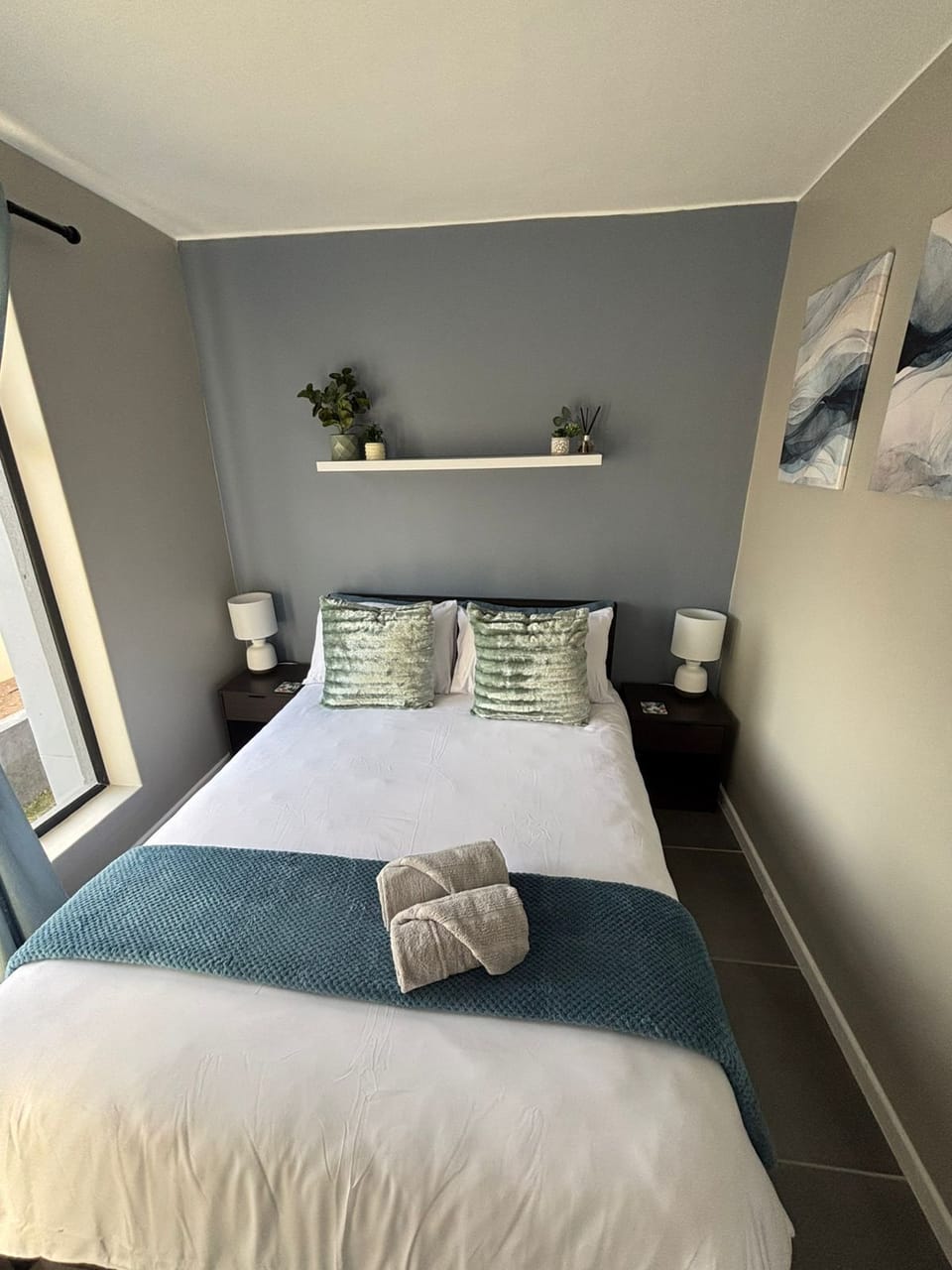 Desk, laptop workspace, iron/ironing board, free WiFi