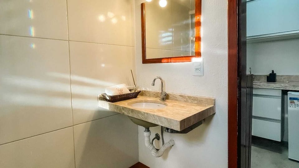 Superior Studio Suite, Lanai, Partial Sea View | Bathroom