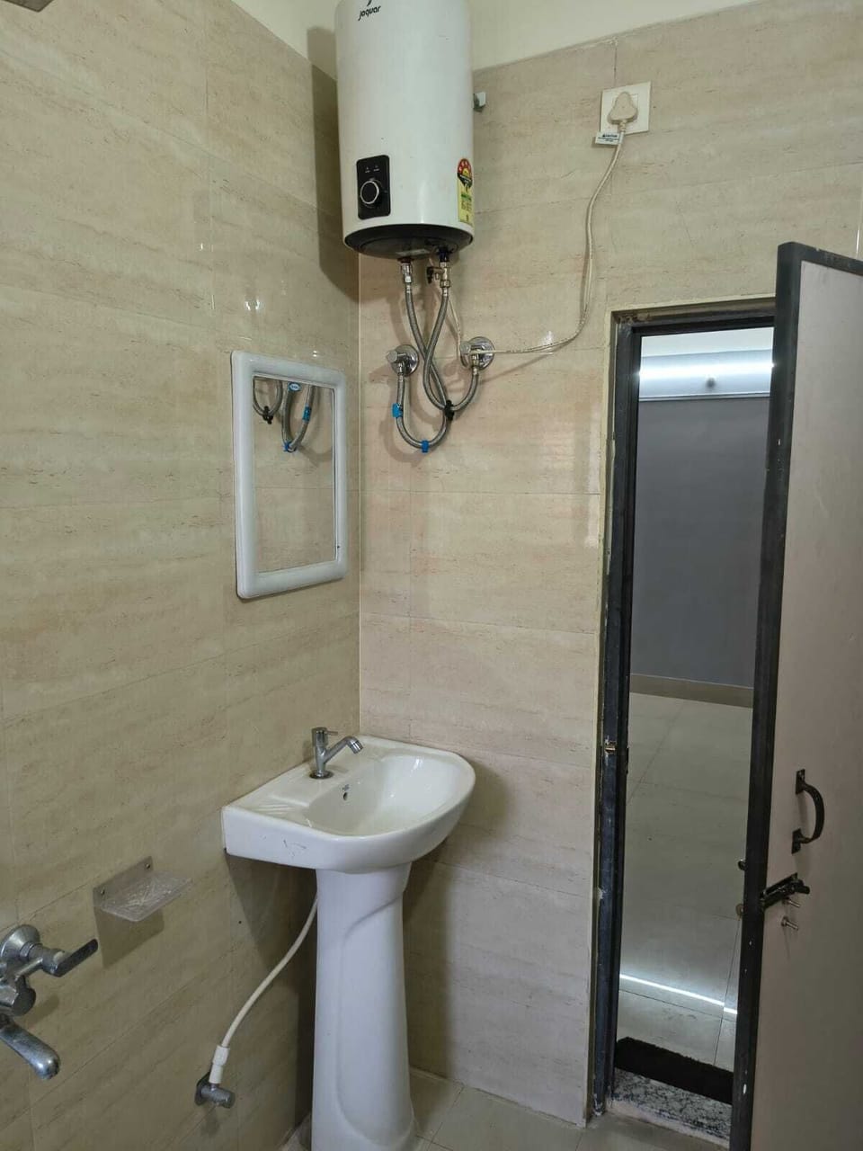 Standard Double Room, Shared Bathroom | Bathroom | Towels