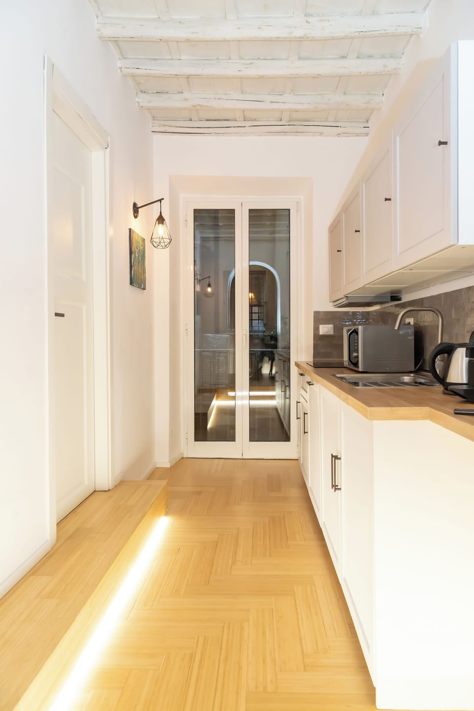 Deluxe Apartment, City View | Private kitchen | Microwave, oven, stovetop, dishwasher