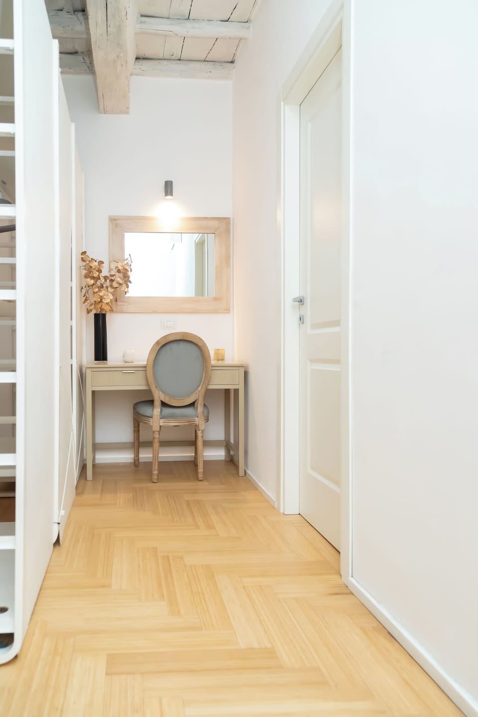 Deluxe Apartment, City View | Interior