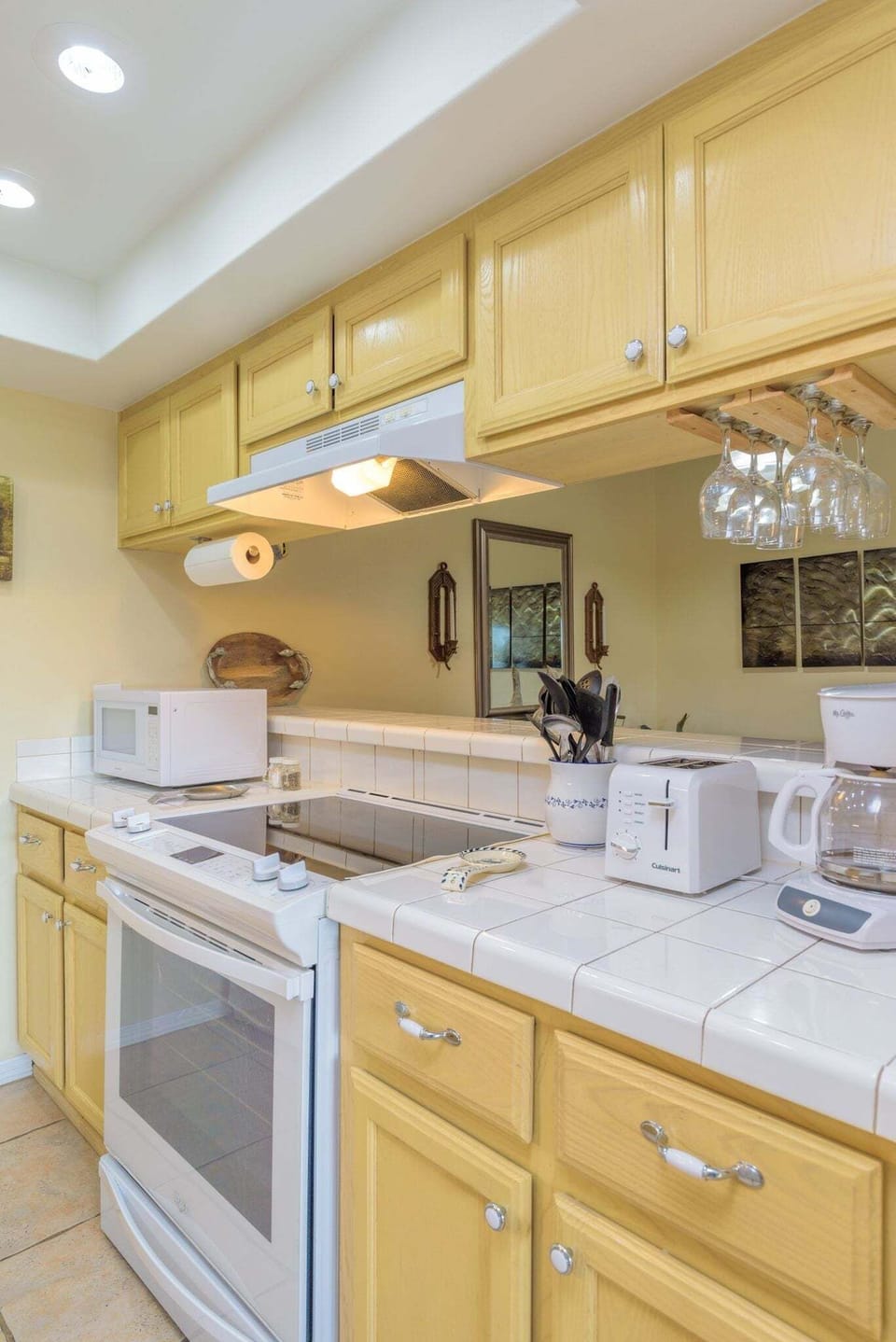 Condo, 1 Bedroom | Private kitchen | Fridge, oven, coffee/tea maker, toaster