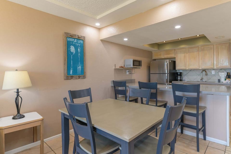 Condo, 1 Bedroom | Dining