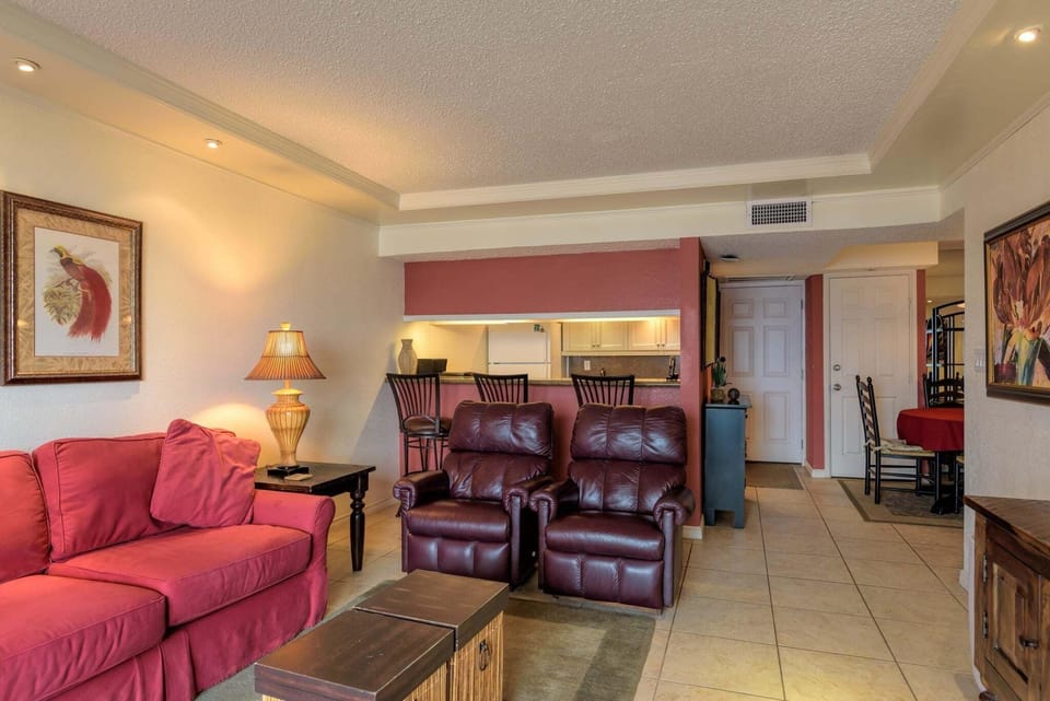 Condo, 1 Bedroom | Living area