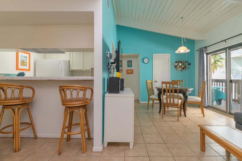 Condo, 1 Bedroom | Dining