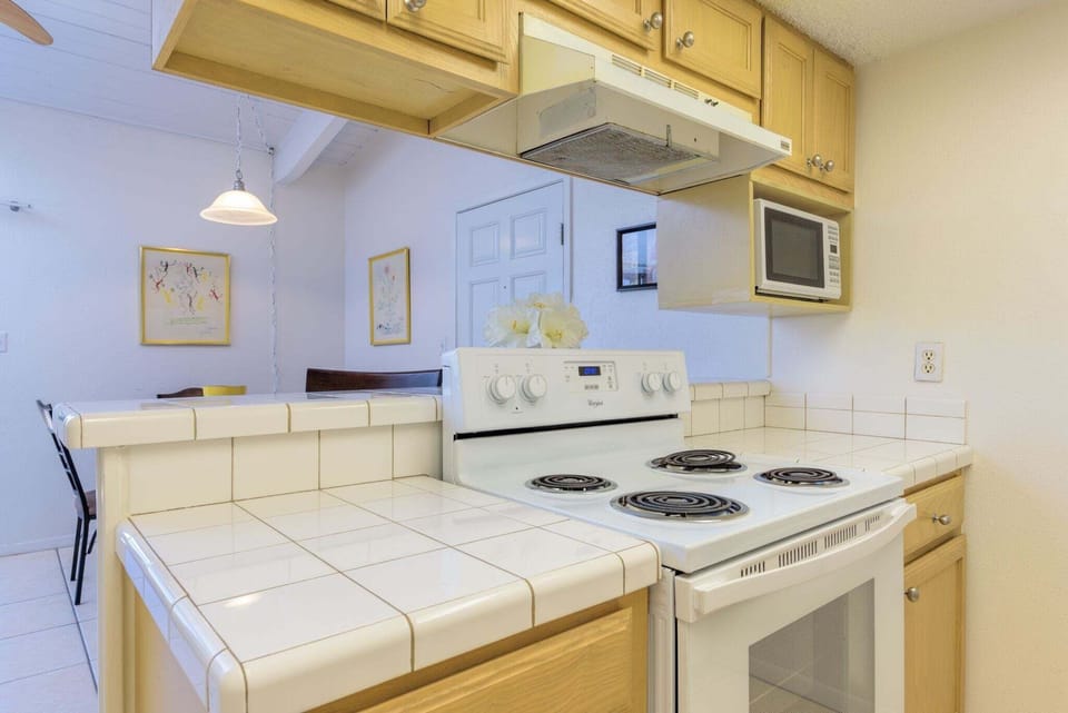 Condo, 1 Bedroom | Private kitchen | Coffee/tea maker, fridge, oven, toaster