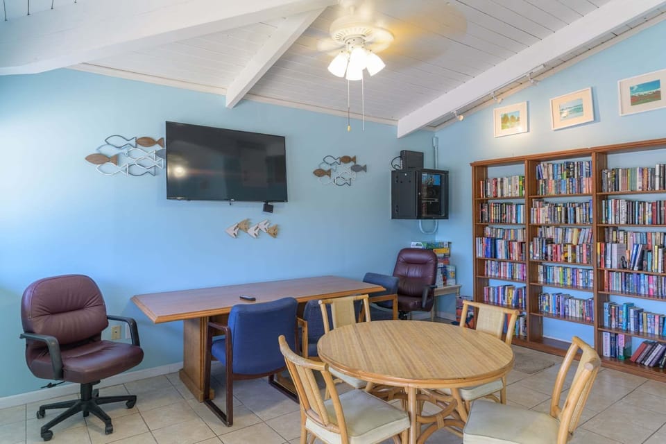 Condo, 1 Bedroom | Dining