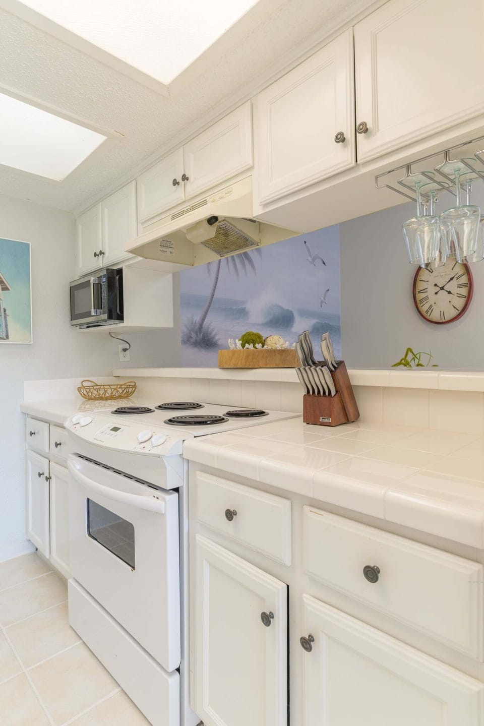Condo, 1 Bedroom | Private kitchen | Coffee/tea maker, fridge, oven