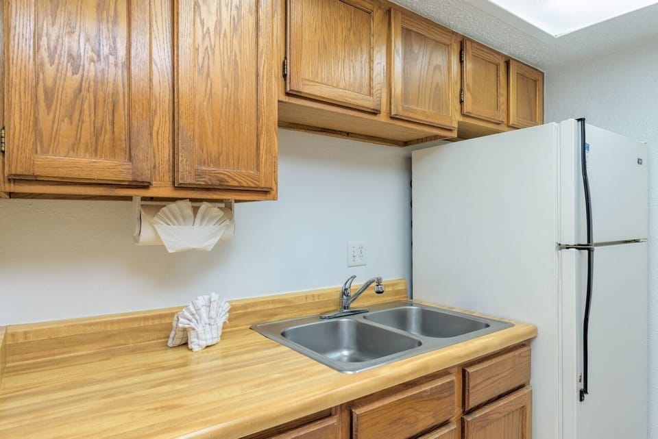 Condo, 1 Bedroom | Private kitchen | Fridge, oven, coffee/tea maker, toaster