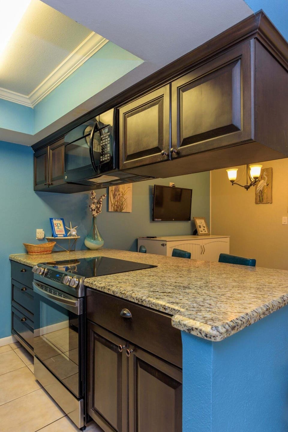 Condo, 1 Bedroom | Private kitchen | Fridge, oven, coffee/tea maker