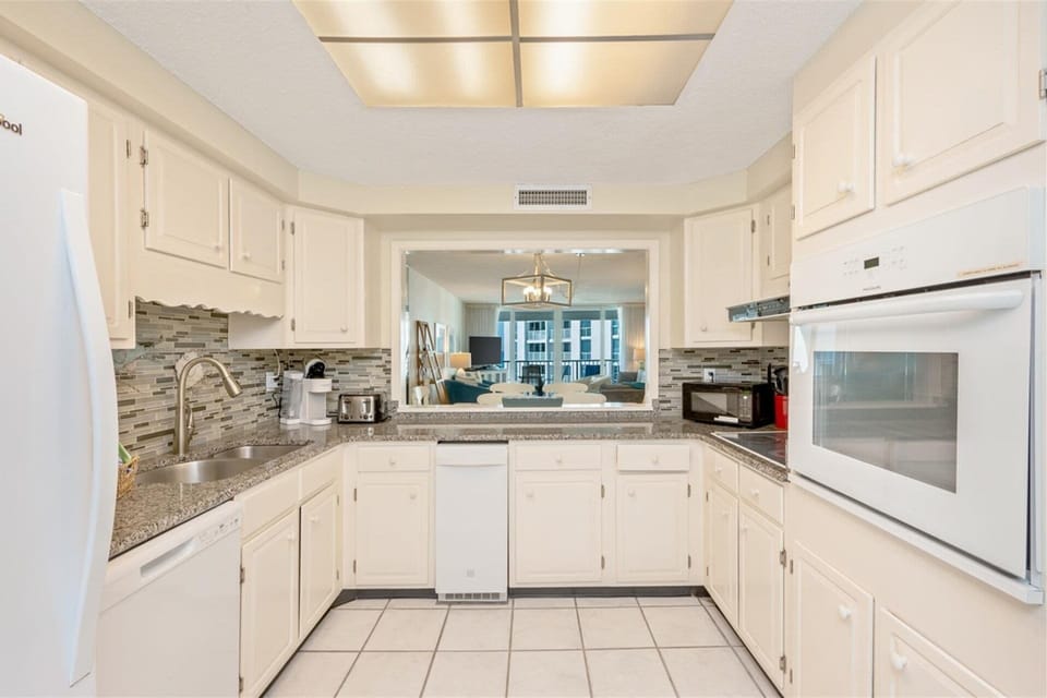 Condo, 2 Bedrooms | Private kitchen | Coffee/tea maker, fridge, oven, stovetop