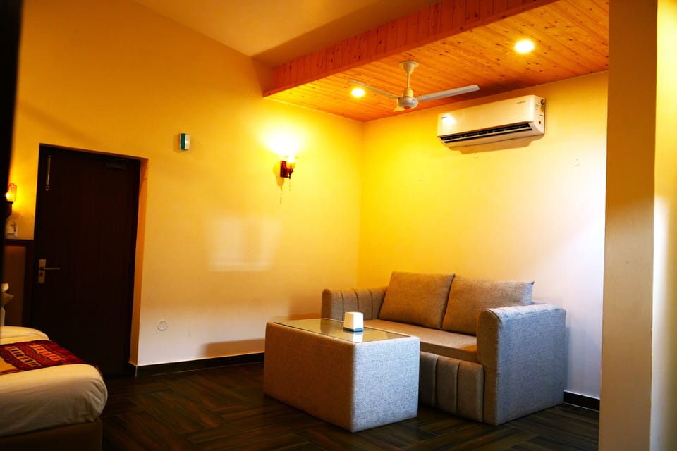 Luxury Studio, Balcony, Valley View | Soundproofing, iron/ironing board, free WiFi