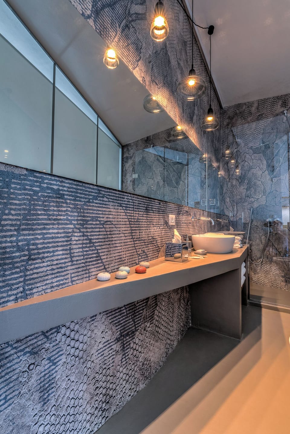 Deluxe Suite, Sea View | Bathroom | Shower, hair dryer, towels, soap