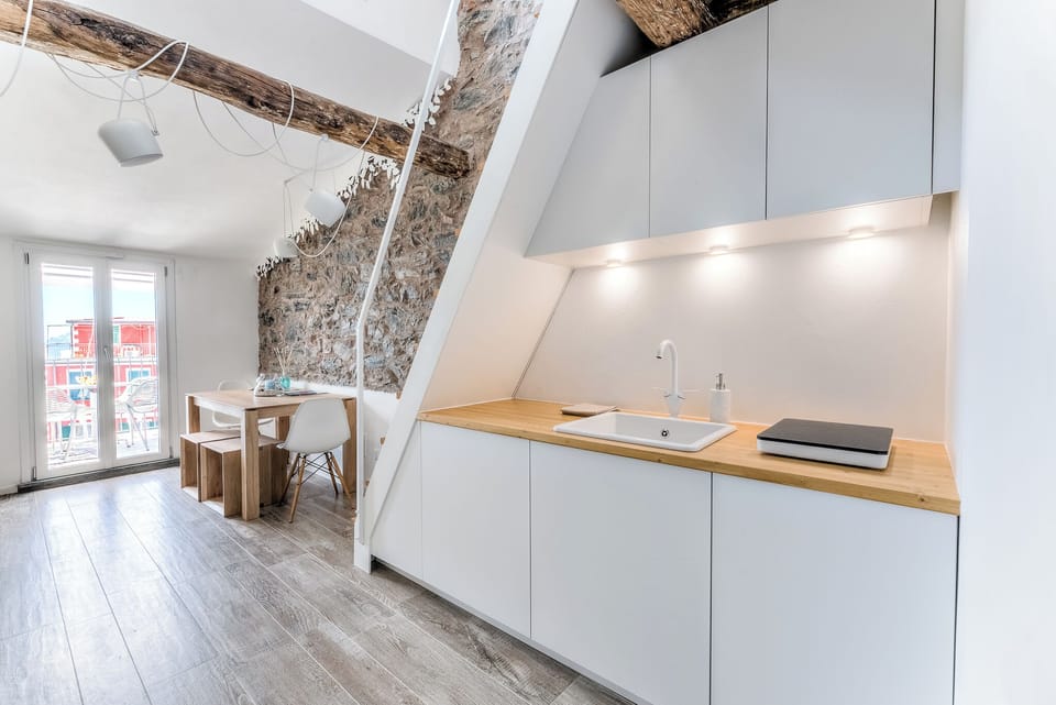Deluxe Apartment, Balcony, Sea View | Interior