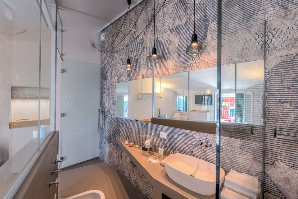Deluxe Suite, Sea View | Bathroom | Shower, hair dryer, towels, soap