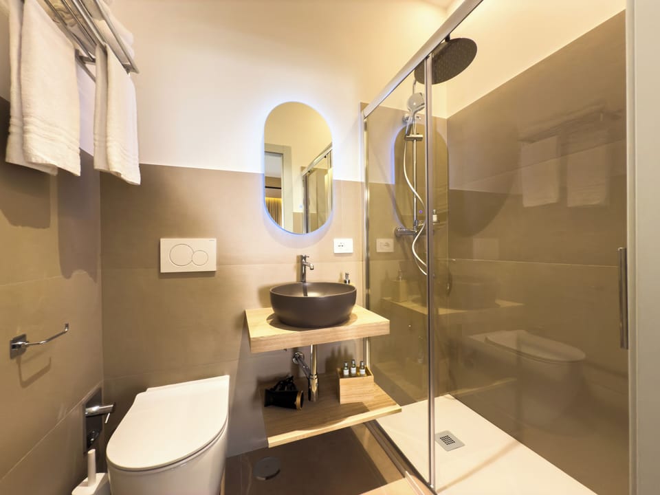 Deluxe Quadruple Room, Private Bathroom, City View | Bathroom | Shower, hair dryer, towels, soap