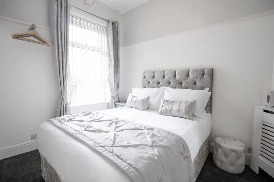 Luxury Double Room | Iron/ironing board, free WiFi