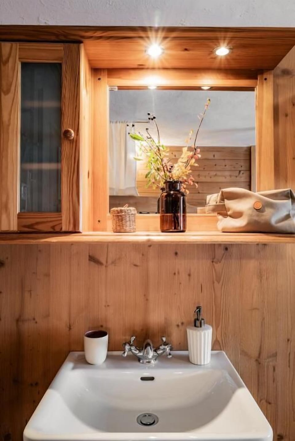 Single Room, Mountain View | Bathroom | Hair dryer, towels, soap, shampoo