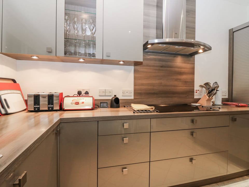 Dishwasher, cookware/dishes/utensils