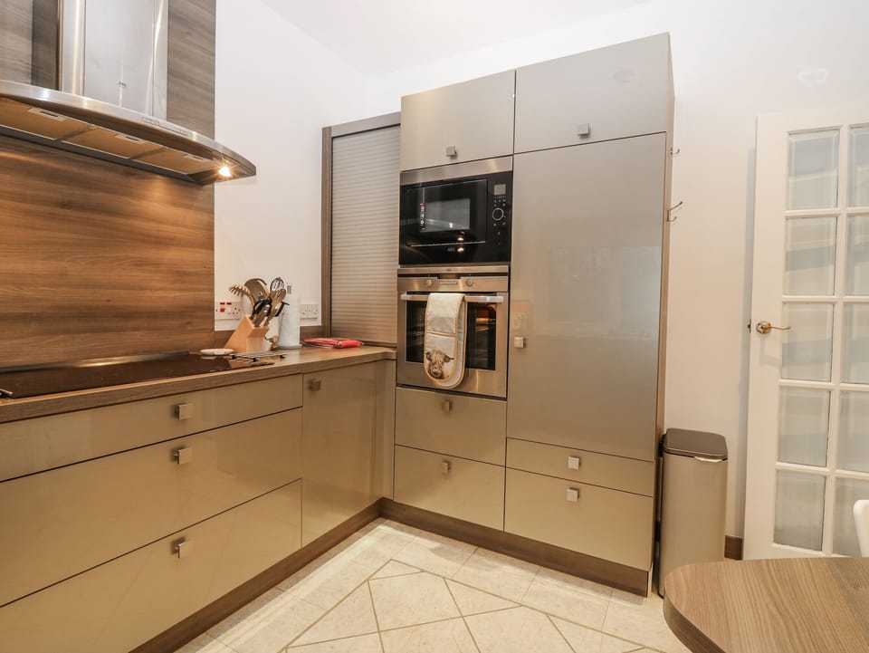 Dishwasher, cookware/dishes/utensils