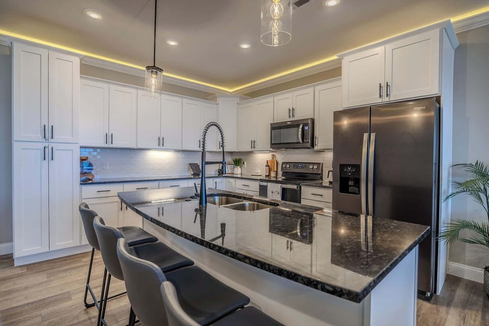 Condo, Multiple Beds, Balcony (Family Tides) | Private kitchen