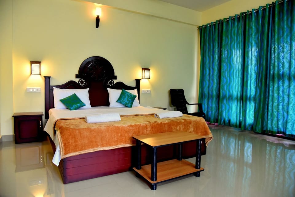 Deluxe Room | Premium bedding, in-room safe, rollaway beds, free WiFi